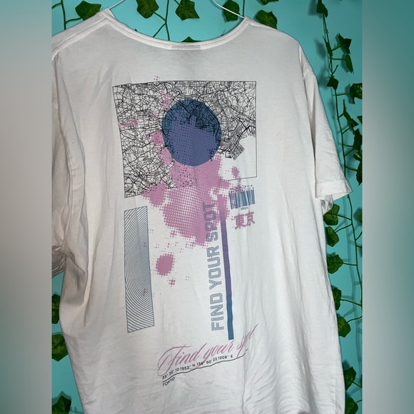 White graphic tee - Picture 15 of 16